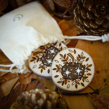 Load image into Gallery viewer, Pumpkin Magic Yes/No Coins - Illustrated Divination Set