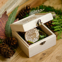 Load image into Gallery viewer, Wandering Elk With Autumn Leaves - Maple Wooden Box