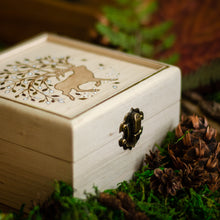 Load image into Gallery viewer, Wandering Elk With Autumn Leaves - Maple Wooden Box