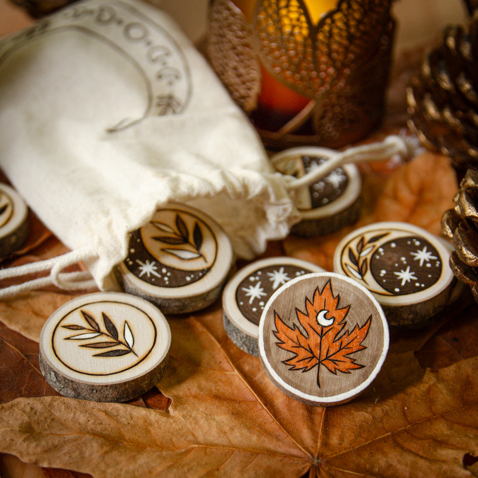 Maple Leaf - Moon Runes Divination Set